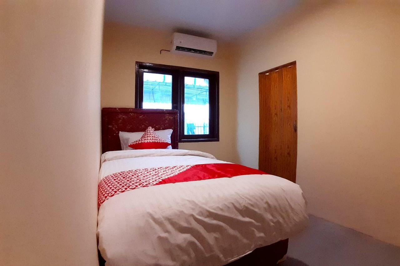 Oyo 1053 Angelyn Home Stay Medan Exterior photo