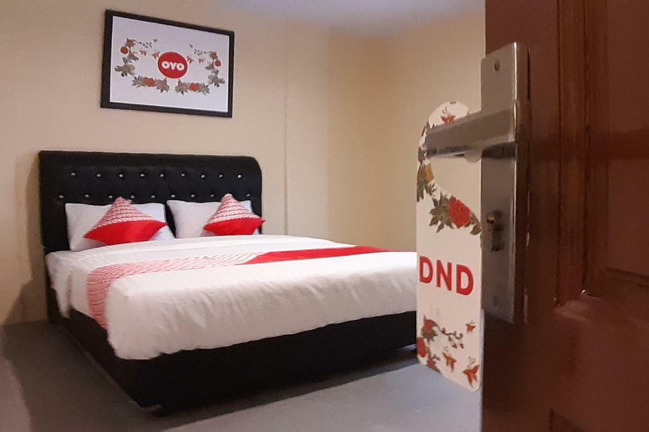 Oyo 1053 Angelyn Home Stay Medan Exterior photo